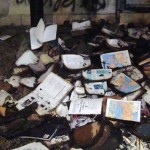 [Grécia] Ataques incendiários contra partido político, banco e livraria fascista