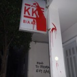[Grécia] Ataque contra sedes de partidos políticos