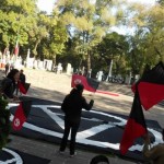 [México] Um punhado de anarquistas desaloja a políticos, líderes sindicais e militares do túmulo de Ricardo Flores Magón