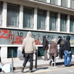[França] Manifestantes atacam consulado da Itália em Lyon em apoio à luta contra trem de alta velocidade e solidariedade a Luca Abba  