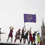 [Rússia] Polícia prende feministas do Pussy Riot por “infringir a ordem pública” na principal catedral de Moscou