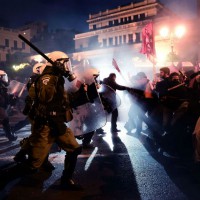 [Grécia] Milhares de pessoas desafiaram a proibição do Regime e se manifestaram contra o Ecofin e a União Europeia