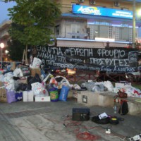 [Grécia] Atenas: Informação da coleta de alimentos e roupas para os refugiados