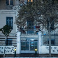 [Grécia] Atenas: Fascistas atacam okupa anarquista com coquetel molotov