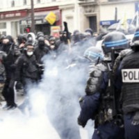 [França] Vídeo: Bloqueios, manifestação e enfrentamentos com a polícia em Paris na manhã de 31 de março