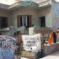[Grécia] Quios, 7 de abril de 2016: Ataque incendiário a projeto auto-organizado de solidariedade com os refugiados
