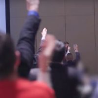 [EUA] Vídeo: Nacionalistas fazem saudação nazista para celebrar presidente eleito: “Heil Trump”