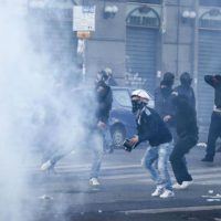 italia-em-napoles-protesto-contra-visita-do-lide-2.jpeg
