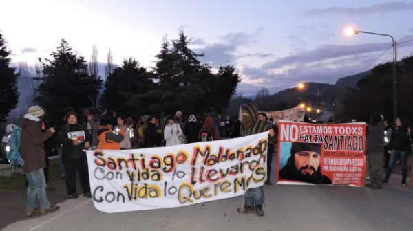 argentina-el-bolson-cerca-de-mil-manifestantes-r-1