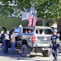 [EUA] Tentativa de atropelamento e violência dos Proud Boy em evento do Patriot Prayer