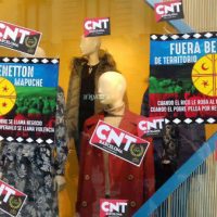 espanha-cnt-faz-protesto-em-frente-a-loja-benett-3.jpeg