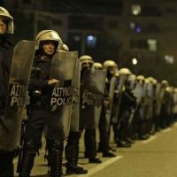 grecia-protestos-relembram-revolta-estudantil-de-3.jpg