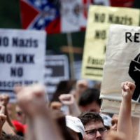 [EUA] Um ano após confronto, Charlottesville promove protesto contra o ódio racial