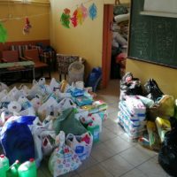 [Grécia] Rouvikonas: entrega de itens básicos para refugiados curdos em Lavrio