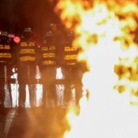 3J | "Os autoritários trajando vermelho seguem tentando policiar as condutas nas ruas"
