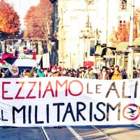 [Itália] Vídeos | Antimilitarista nas ruas de Turim