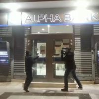 [Grécia] Vídeo: Ataques a bancos | Solidariedade com G. Kalaitzidis e N. Mataragkas