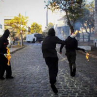 [Chile] Confrontos entre a polícia e encapuzados em três escolas secundárias de Santiago