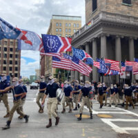 [EUA] Grupo de supremacia branca Patriot Front marcha por Boston e ataca homem negro