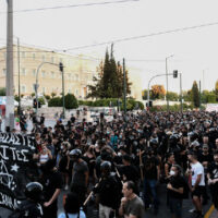 [Grécia] Em Atenas, milhares vão às ruas em solidariedade e pela libertação do anarquista em greve de fome Yinnis Michalidis