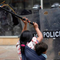 [Colômbia] Protesto de indígenas desemboca em distúrbios no centro de Bogotá