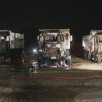 [Chile] Ataque incendiário contra 5 caminhões da empresa Aridos Baeza