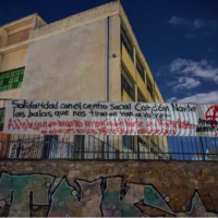 [Grécia] Faixa é pendurada em solidariedade com o espaço social Cordón Norte de Montevidéu