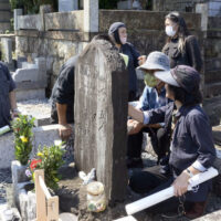 Memoriais continuam para crianças vítimas de massacres em 1923 no Japão