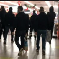 [Grécia] Vídeo | Rouvikonas: Intervenção na Loja Public do Metro Mall