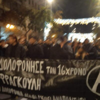 Protestos contra a morte de Kostas Fragoulis, um cigano de 16 anos assassinado pela polícia grega