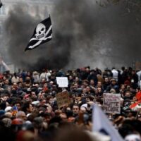 Milhares seguem protestando na França contra reforma da Previdência de Macron