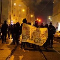 [Alemanha] Leipzig: manifestação espontânea, danos e barricadas na parte leste da cidade