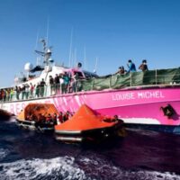 [Itália] Navio Louise Michel é retido no porto de Lampedusa