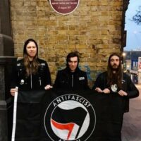 Por que jovens no Reino Unido estão retornando ao anarquismo
