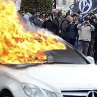 França tem mais um dia de intensos protestos contra reforma do sistema de aposentadorias