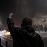 Cour Pasteur, Bordeaux, Gironde, Nouvelle-Aquitaine, March 23, 2023. In front of a garbage fire of a certain size, a black bloc raises its fist. Photograph by Stephane Duprat / Hans Lucas.
Cour Pasteur, Bordeaux, Gironde, Nouvelle-Aquitaine, le 23 mars 2023. Devant un feu de poubelle d’une certaine ampleur, un black blocs leve le poing. Photographie par Stephane Duprat / Hans Lucas. (Photo by Stephane DUPRAT / Hans Lucas / Hans Lucas via AFP)