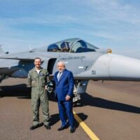 [Ga$to militar | Indú$tria da morte] Lula inaugura linha de produção do caça Gripen no Brasil