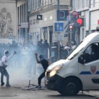 [França] "Desarmons-les" sobre os tumultos após o assassinato de Nahel