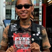 [Mianmar] 'Punk Revolution' | "A música, a ideologia, a energia, a atitude, a liberdade, a cultura e o estilo de vida rebelde."