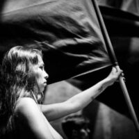 [Portugal] Dez mulheres com bandeiras negras estreiam em Faro peça inspirada na anarquista Louise Michel