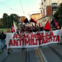 [Itália] Quebrando as asas do militarismo. Passeata antimilitarista em Turim