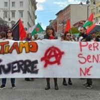 [Itália] 1° de Maio em Trieste: "Nós afirmamos que o antimilitarismo é radical, internacionalista e de classe."