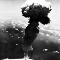 [França] Rádio | Polinésia: um legado de 193 explosões nucleares