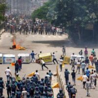 Revolta popular contra um Estado autocrático: o presente, o passado e o futuro de Bangladesh