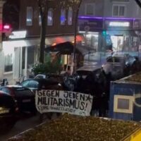 [Alemanha] Manifestação selvagem nas ruas de Hamburgo em memória do anarquista Kyriakos, contra o militarismo e toda autoridade