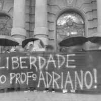 [São Paulo-SP] Sob a chuva e o olhar sanguinário da polícia, manifestantes exigem a liberdade do professor Adriano Gomes da Silva