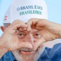 "O Brasil é dos brasileiros" é um caralho, senhor Lula! O Bra$il é dos banqueiros!!!