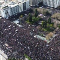 [Grécia] Protestos em massa exigem justiça para as vítimas do acidente de trem