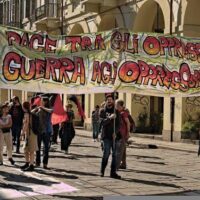 Itália: Bloco antimilitarista e anárquico na manifestação de Primeiro de Maio em Turim