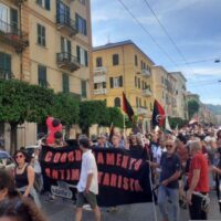 [Itália] Mais de 2000 pessoas na praça em La Spezia contra a guerra e quem a financia